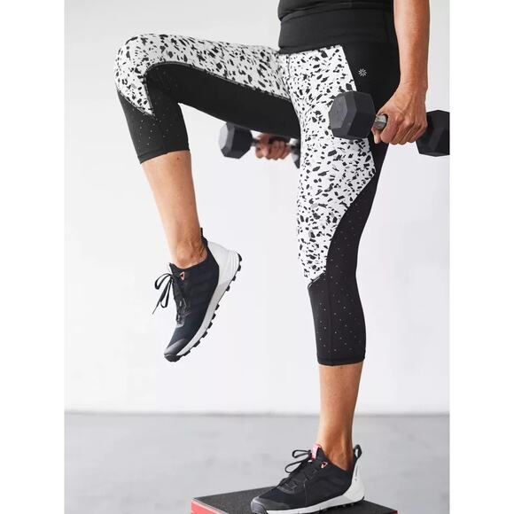 Athleta Printed Stealth TruCool Capri Small Gym Running Athletic Black White - Picture 4 of 12